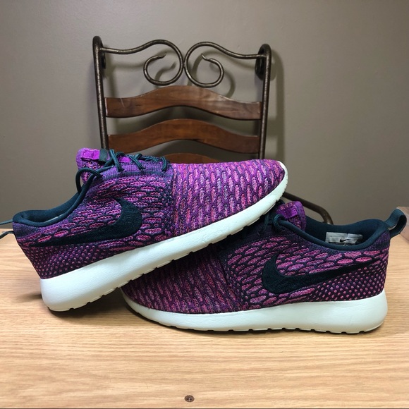 *SOLD!* Nike Roshe One Flyknit Running Shoes - Picture 5 of 8